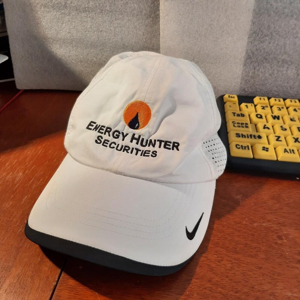 NEW ! NikeGolf Enery Hunter Securities Logo Golf Hat White